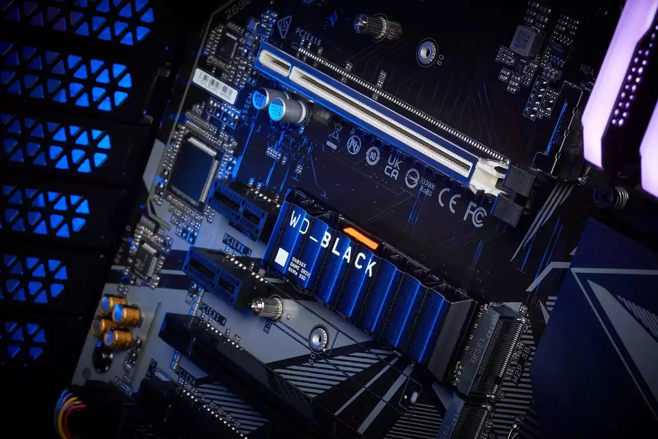 Накопитель SSD WD S PCIe 4.0 x4 2TB WDS200T2XHE Black SN850X M.2 2280